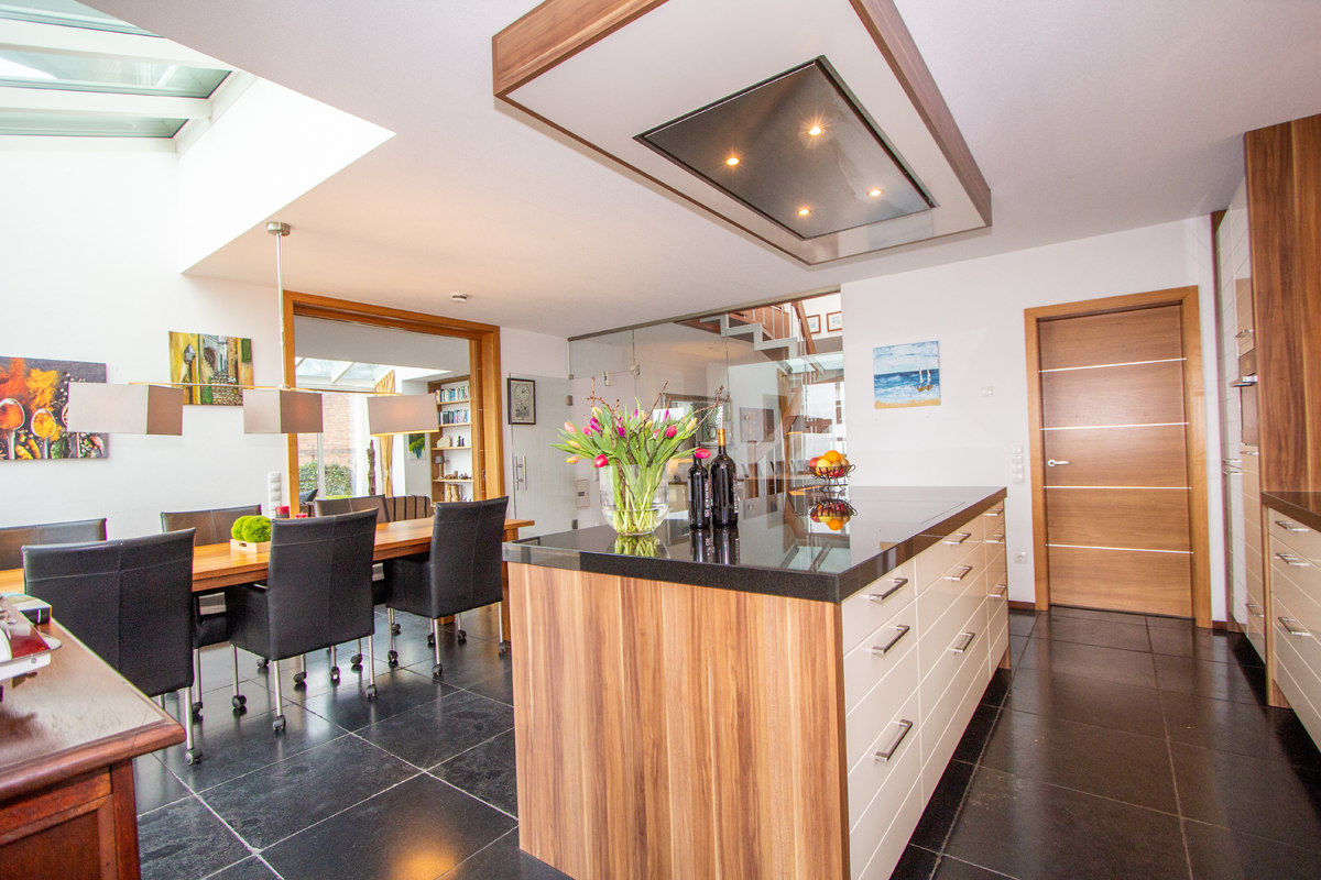 Außergewöhnliches Einfamilienhaus mit traumhaftem Fernblick und