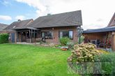 Schönes Ein-/Zweifamilienhaus in familienfreundlicher und sehr ruhiger Lage von Bookholt - Garten / Rückansicht