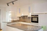 Neuwertige 2-Zi.-Penthousewohnung in Zentrumsnähe (barrierefrei) - Einbauküche / Detailansicht