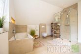 Einziehen & Wohlfühlen: Exklusives Traumhaus im beliebten Postdamm-Gebiet - Badezimmer mit...