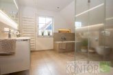Einziehen & Wohlfühlen: Exklusives Traumhaus im beliebten Postdamm-Gebiet - Blick ins Badezimmer