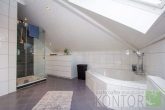 Energieeffizenter Bungalow in beliebtem Wohngebiet - Badezimmer DG - andere Perspektive