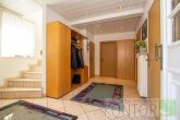 Viel Platz für Ihre Familie: Energetisch saniertes Haus in beliebter Wohnlage! - Eingangsbereich