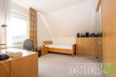 Viel Platz für Ihre Familie: Energetisch saniertes Haus in beliebter Wohnlage! - Schlafzimmer II