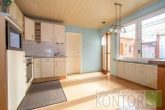 ***RESERVIERT*** Einfamilienhaus für Gartenliebhaber, Familien und Freigeister! - Küche mit Zugang zum Sommergarten